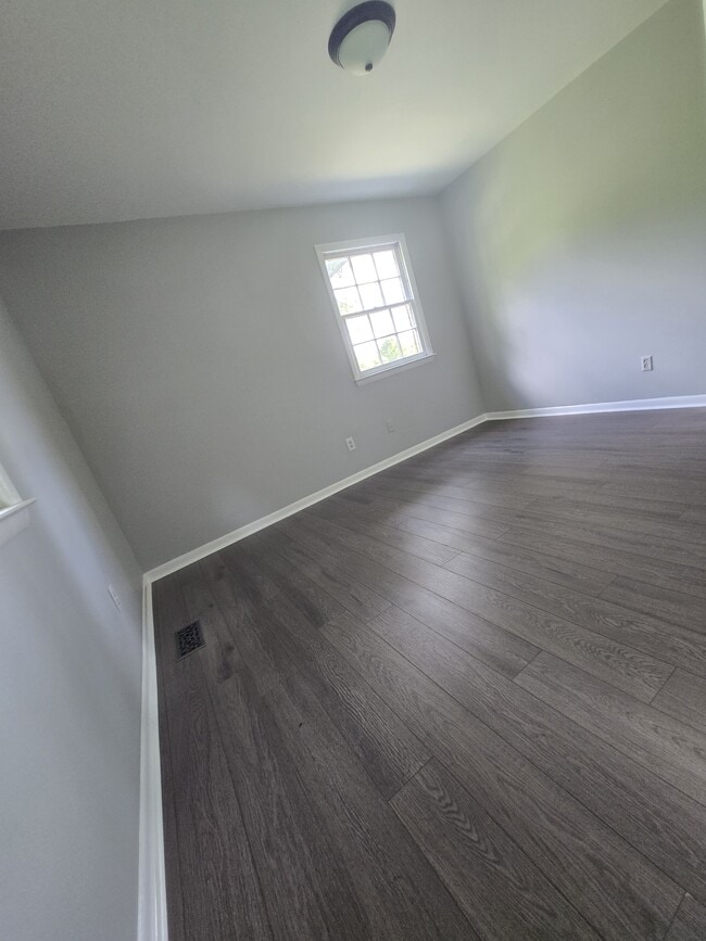 Building Photo - 757 Goodyear Dr