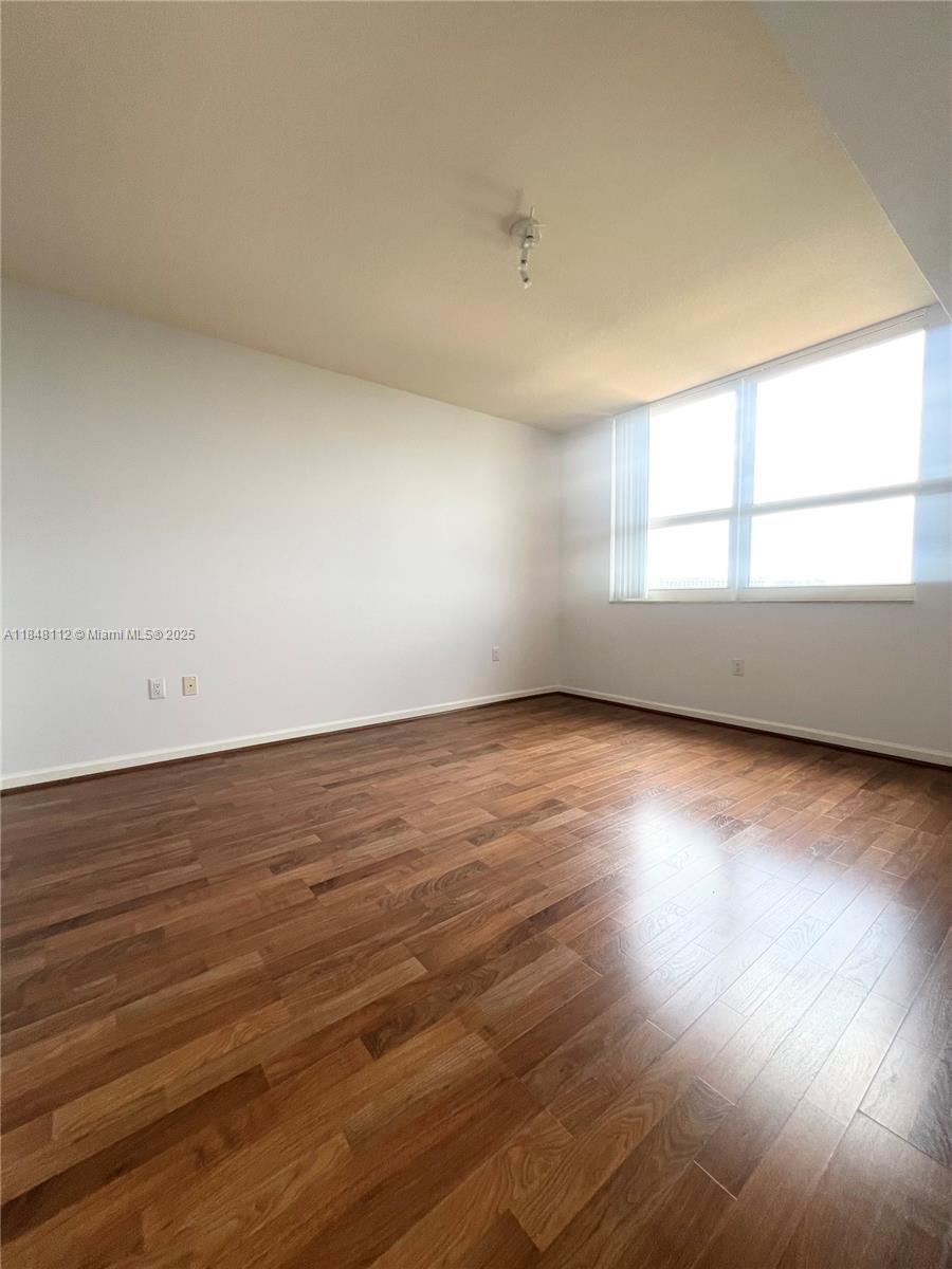 Building Photo - 19501 W Country Club Dr