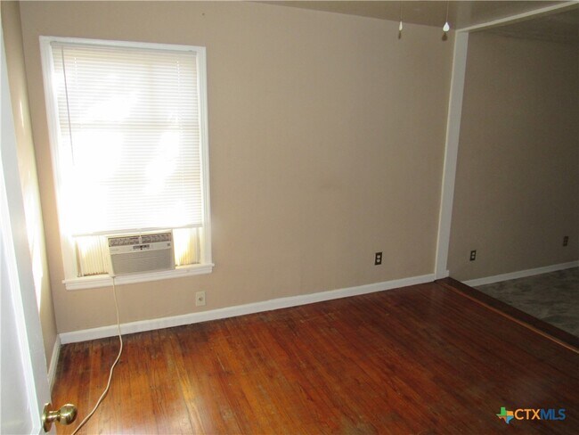 Building Photo - 1002 Duncan Ave