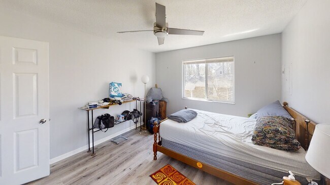 Building Photo - 1302 W Huron St