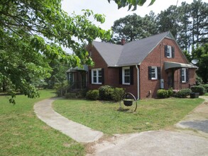 Building Photo - 1285 Central Dr
