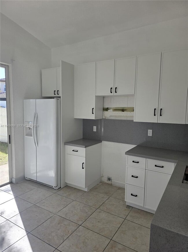 Building Photo - 3930 NE 12th Dr