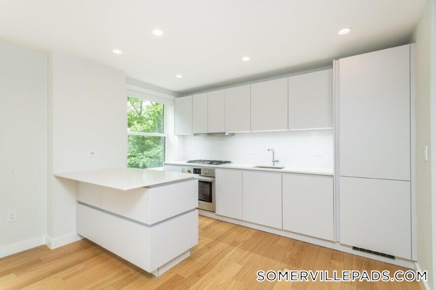 Building Photo - 123 Highland Ave