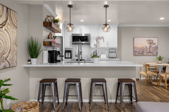 Building Photo - 9189 Village Glen Dr