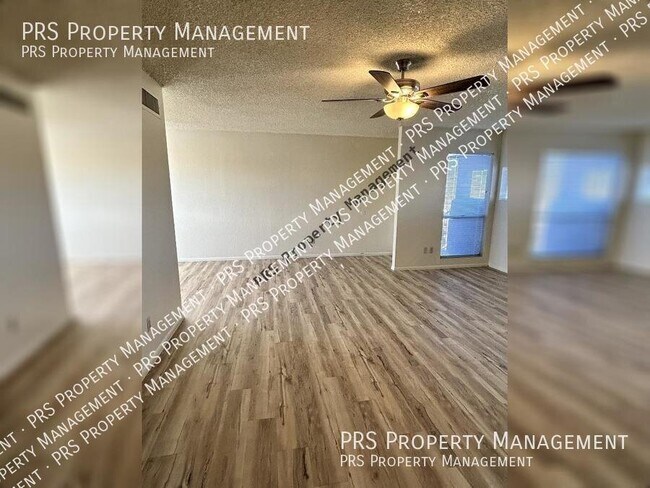 Building Photo - 2652 E Oakleaf Dr