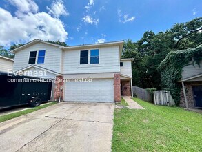 Building Photo - Limited Time Special Offer / 3 Bed, 2.5 Bath Townhome with Garage / Pet-Friendly / Available Now!