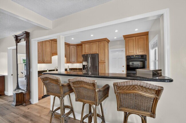 Building Photo - 111 Vassar Dr