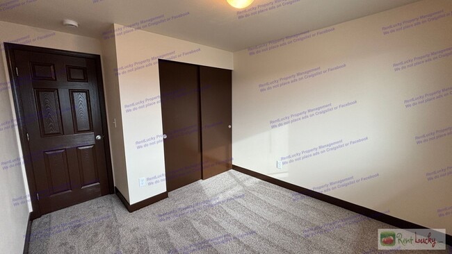 Building Photo - CFC (Russell)-Spanaway Duplex