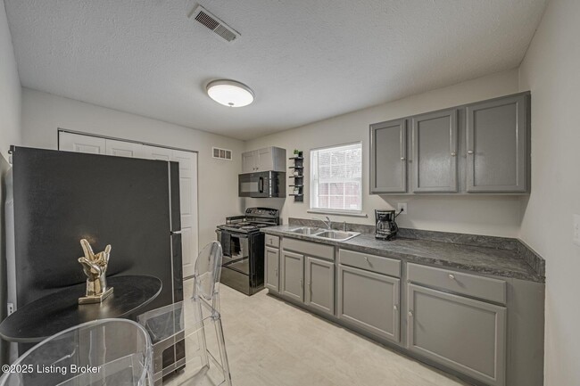 Building Photo - 1017 S Shelby St