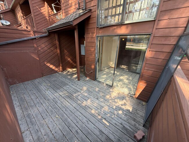 Building Photo - 3131 Bell Dr