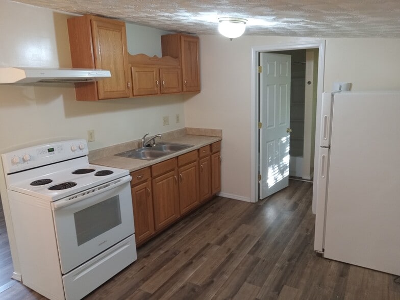 Building Photo - 307 Della Ave