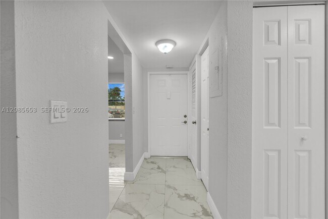 Building Photo - 6475 W Oakland Park Blvd