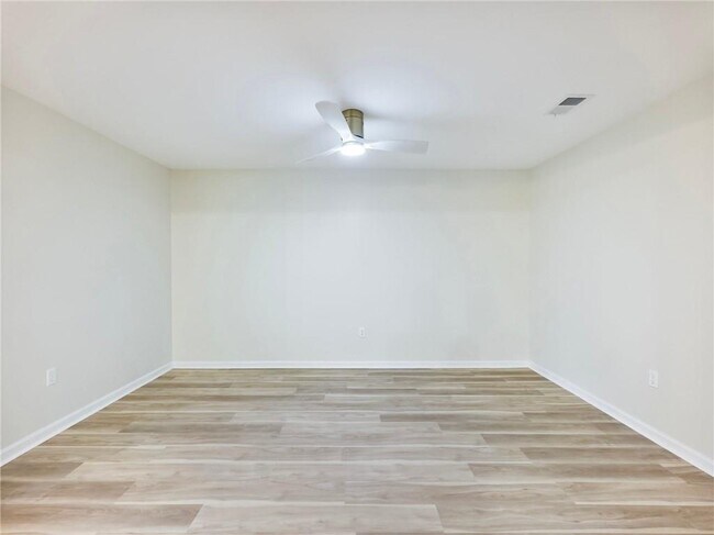 Building Photo - 605 Candler St