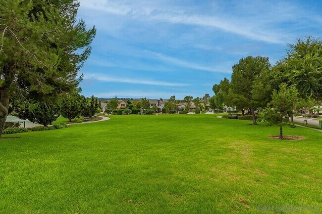 Building Photo - 6338 Huntington Dr