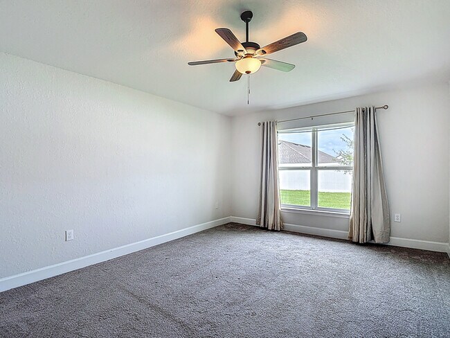 Building Photo - Welcome in to this beautiful Unfurnished -...