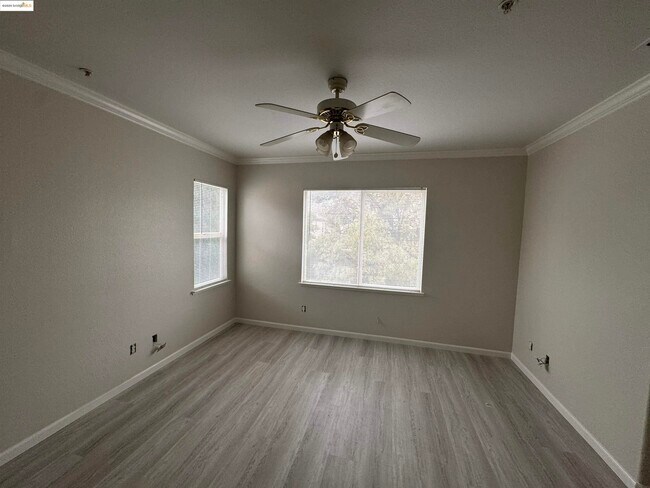 Building Photo - 68 Lexington Ct