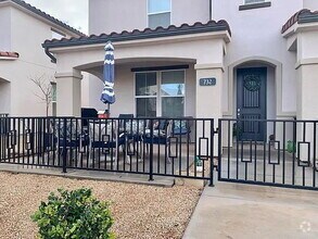 Building Photo - Modern 3-Bedroom 3 bathroom Townhome in De...