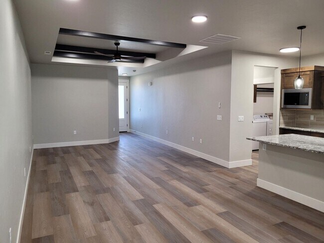 Building Photo - Stunning Townhome In Meridian!
