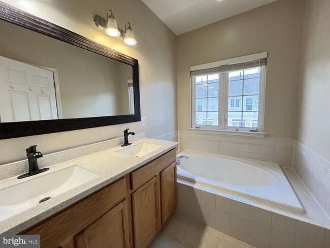 Building Photo - 2153 Potomac Club Pkwy