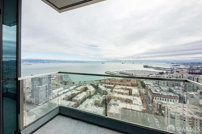 Building Photo - 425 1st St