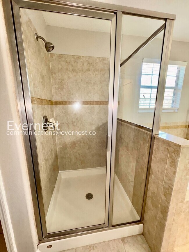 Building Photo - 11211 Flora Springs Dr