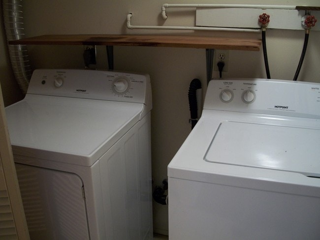 Building Photo - 524 Mercer Rd