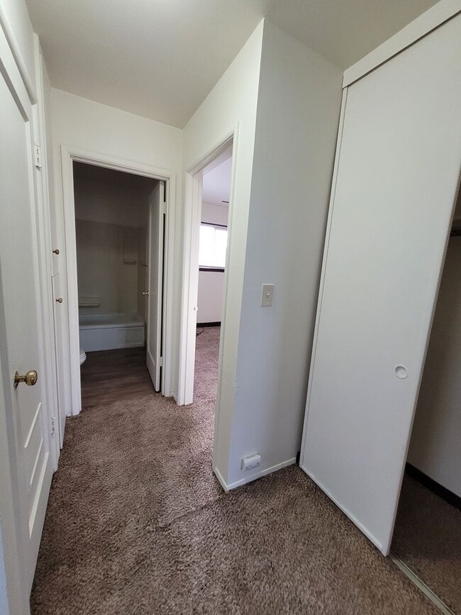 Building Photo - 1204-1206 Vandenberg Ave