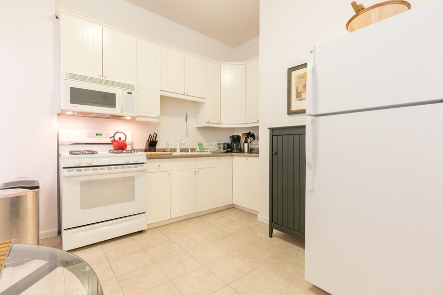 View to Kitchen area - 2765 Lombard St