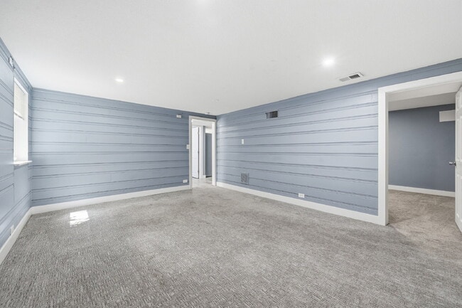 Building Photo - $2,820.95 with $300 off the first month's rent, 4 Beds - 2 Bath, Single Family Home in Denver wit...