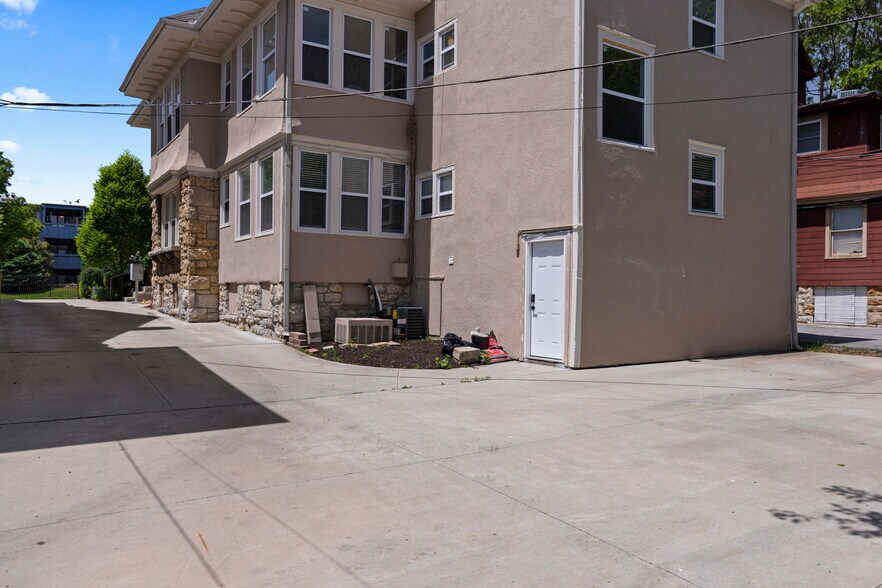 Building Photo - 4055 Warwick Blvd