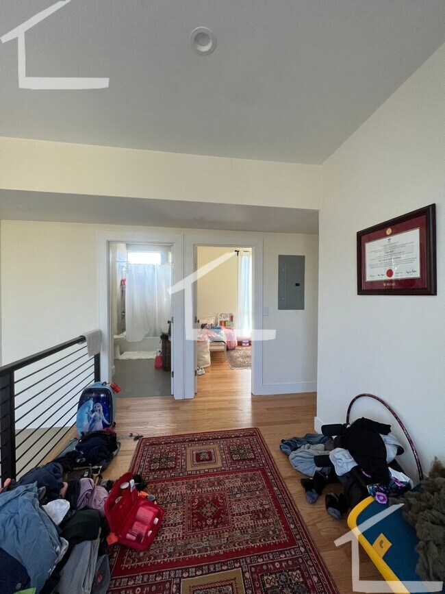 Building Photo - HOT BROOKLINE LISTING!!!!!