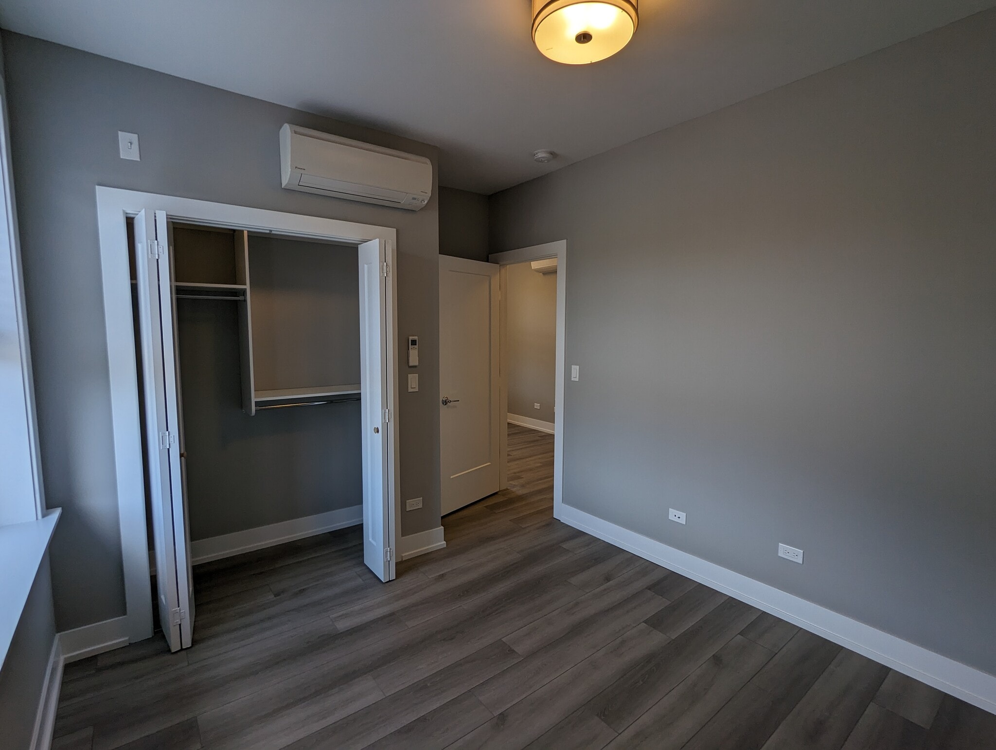 Building Photo - 3935 N Janssen Ave