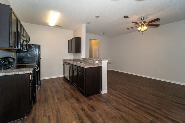 Building Photo - 211 Moultrie Village Ln