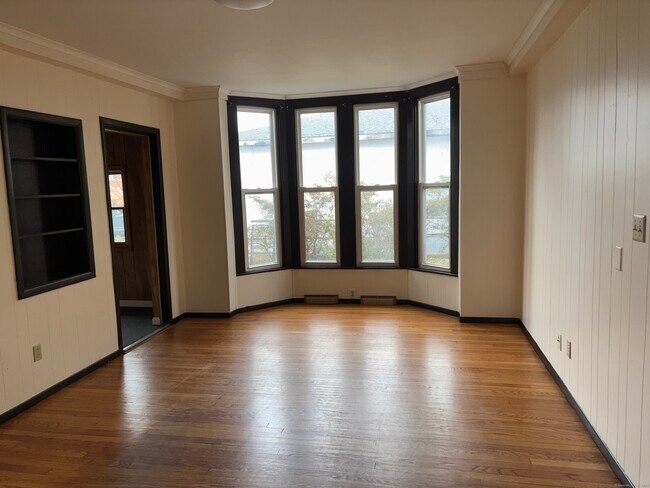 Building Photo - 49 N Harbor St