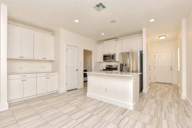 Building Photo - 420 White Steppe Way