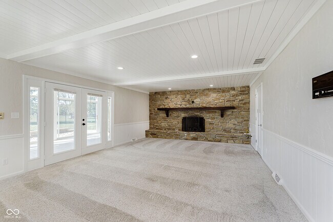 Building Photo - 3037 Golfview Dr