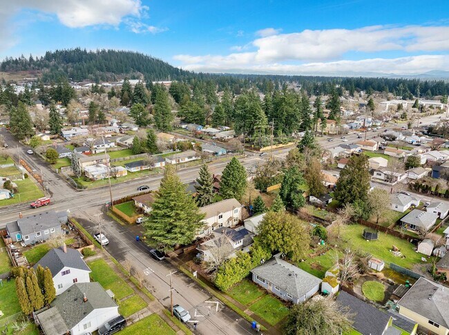 Building Photo - 99th Ave Tri-Plex-AT-4518