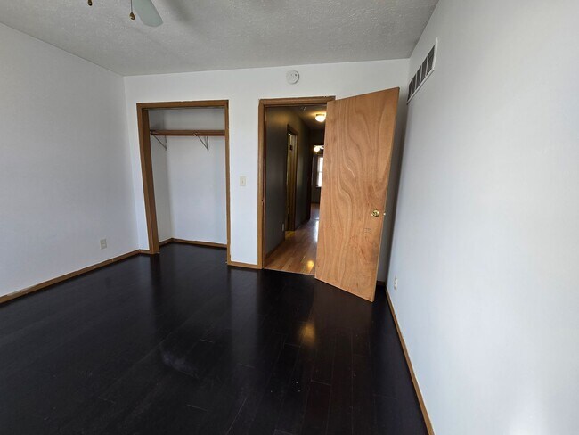 Building Photo - 1501 Northbrook Dr