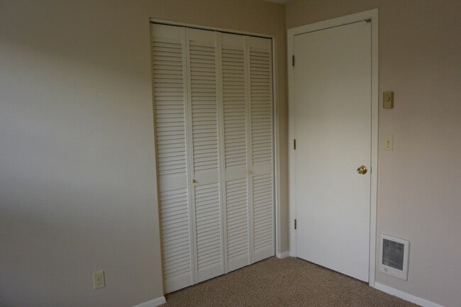 Building Photo - 8307 NE Starflower Ct