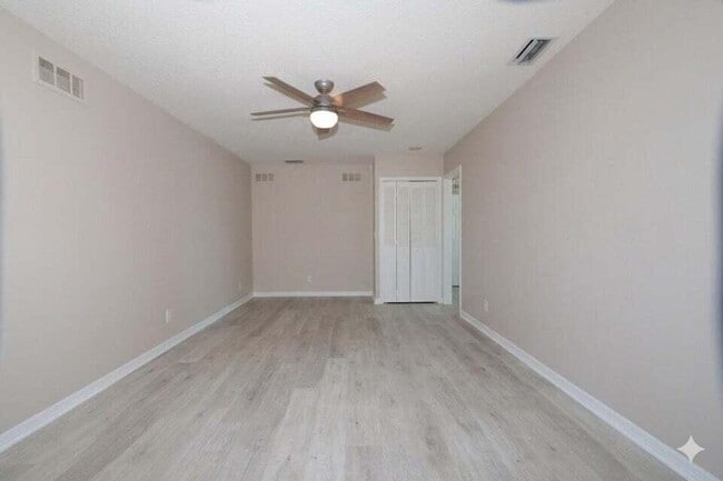 Building Photo - 400 Seaside Ln