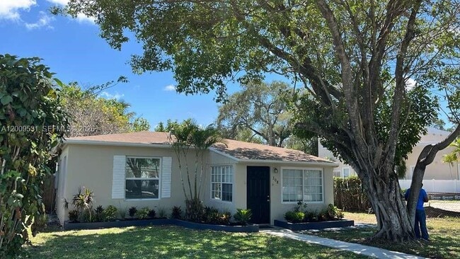 Building Photo - 308 SW 16th St