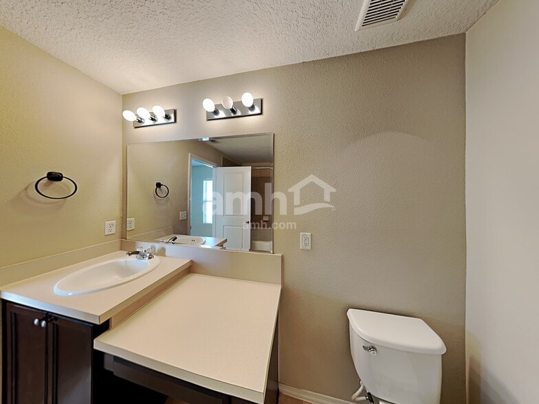 Building Photo - 10920 Pond Pine Dr