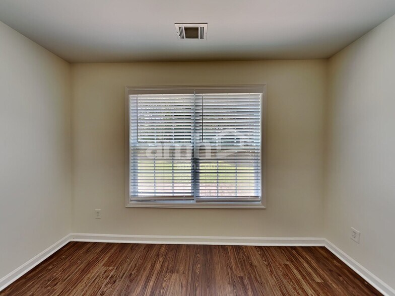 Building Photo - 6250 Mulberry Park Dr