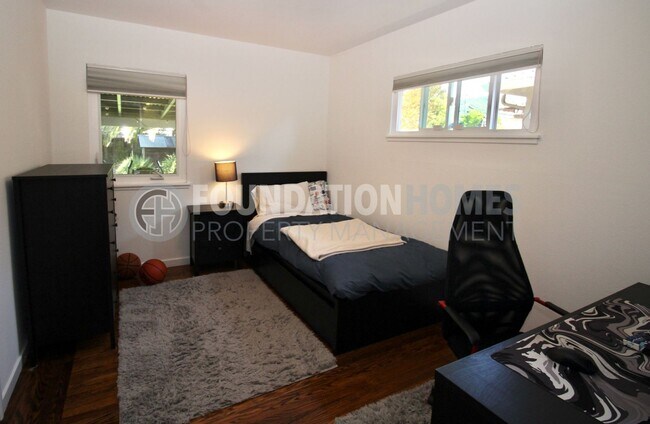 Building Photo - Charming 3 bed, 2 bath home nestled on a l...