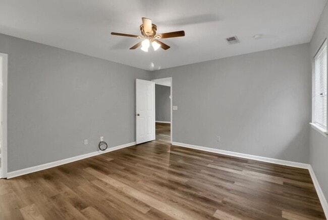 Building Photo - 259 Heathersett Dr SW