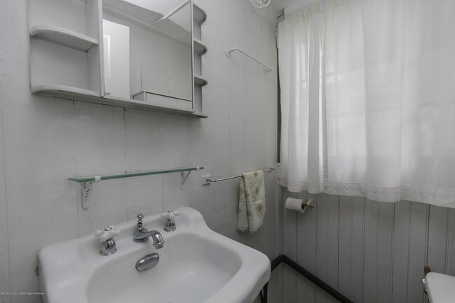 Building Photo - 35 1/2 Olin St