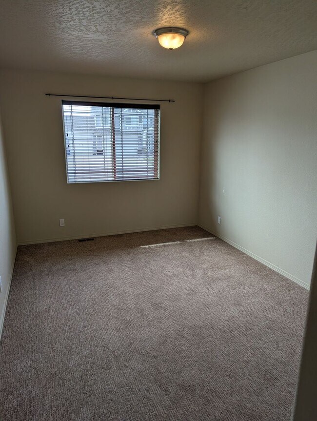 Building Photo - 7290 N Bandon Ln