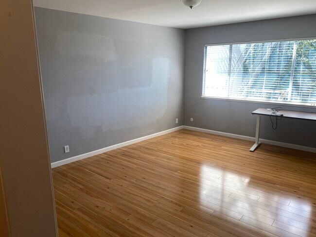 Building Photo - 666 Oakland Ave