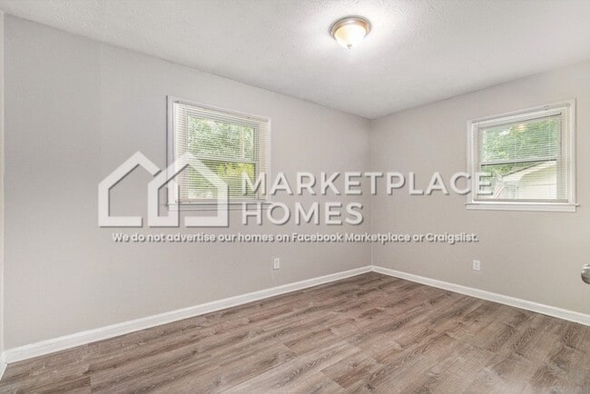 Building Photo - 3004 Twelve Oaks Cir
