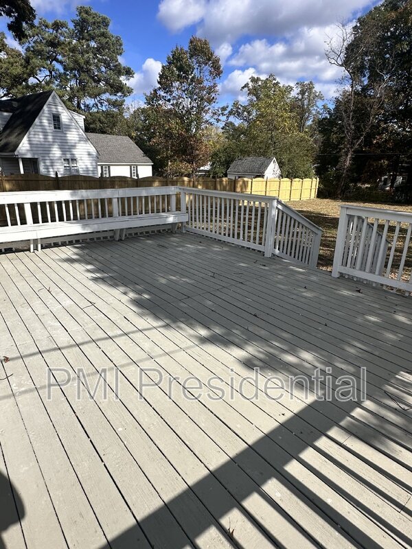 Building Photo - 1507 Foster Rd
